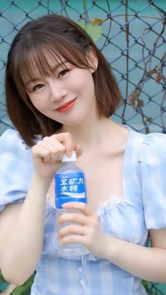 五官精致的兼职月月