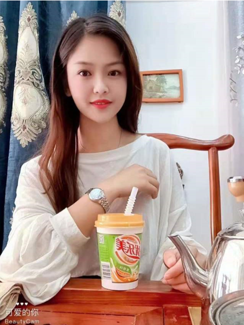 公司文员小甜心，偶尔兼职